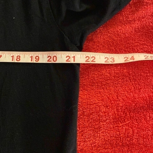 Unisex Ellen “The Ellen DeGeneres Show” Black V-Neck Graphic Tee - Picture 7 of 8